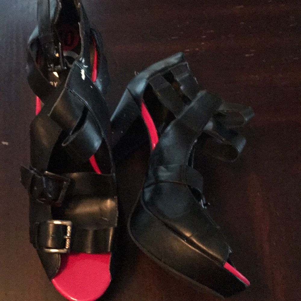 Guess Platform Shoe - Picture 2 of 2